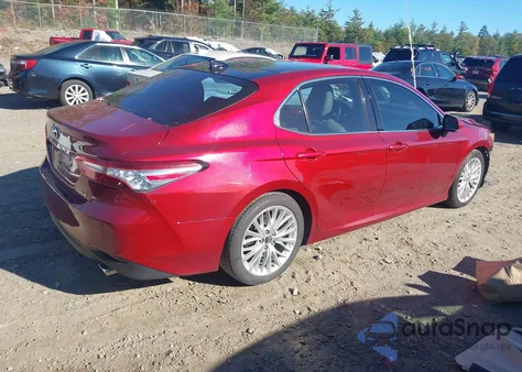 2018 Toyota Camry Xle z USA, uszkodzony, nr VIN 4T1B11HKXJU579702